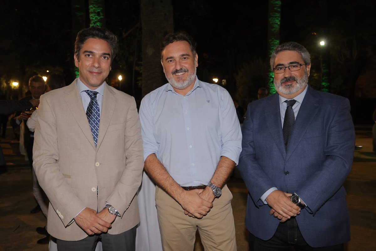 Se presenta la tercera edición de 'Quién es quién', una radiografía del tejido empresarial sevillano sevilla.abc.es/economia/prese… a través de <a href="/abcdesevilla/">ABC de Sevilla</a> <a href="/IISanTelmo/">San Telmo Business School</a> <a href="/snedetor/">Manuel Navarro</a> <a href="/jlsanzalcalde/">José Luis Sanz</a>