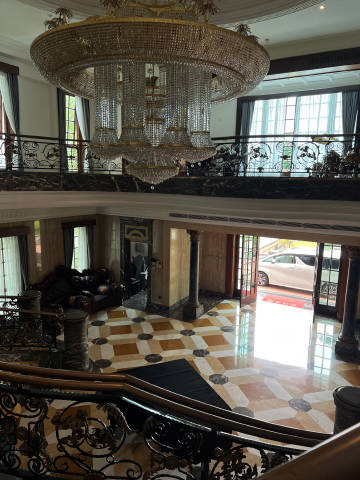 A new life has begun. I put on makeup diligently every day and go out to get Michelin stars. No meal is delicious. Thank you. The instant noodles at home are still delicious.