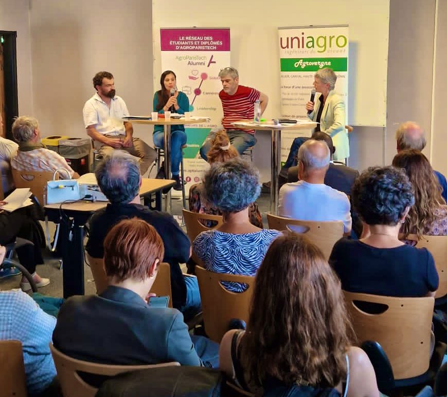 Pour revoir le débat du #MardiDesAgros d’ <a href="/aptalumni/">AgroParisTech Alumni</a> organisé hier au <a href="/SommetElevage/">SOMMET DE L’ÉLEVAGE</a> avec <a href="/Elyne_Etienne/">Elyne Etienne 🇺🇦</a> <a href="/AnthonyFardet/">Fardet</a> et Thibault David c’est ici ⤵️ 
youtube.com/live/ezXRO3SIR…
#agriculture #élevage #éleveurs #climat #PAC #alimentation #vaches #moutons #AgroParisTech #Solutions