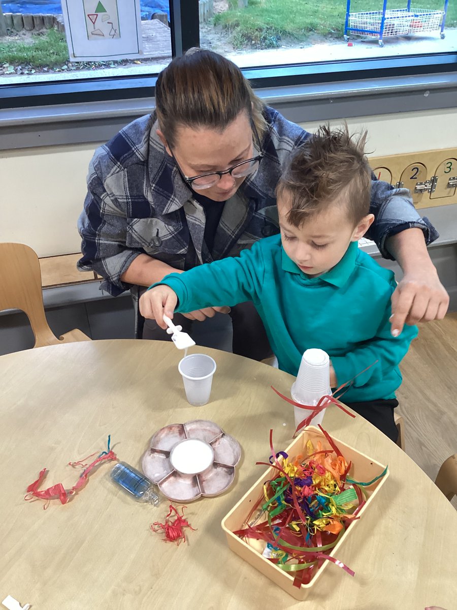 EndikePrimary's tweet photo. What a super way to start the day! Thank you for all who have attended the ‘Stay and rhyme’ session this morning. #phase1phonics #singing #percussion #expressiveartsanddesign https://t.co/AWtYedKf3Z