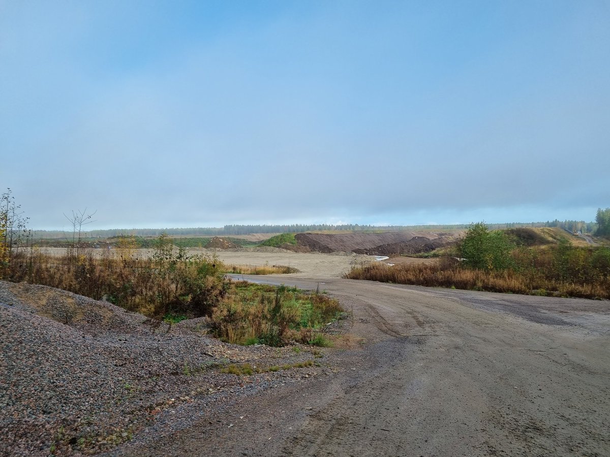 Ruutikankaasta rakentuu huikea ampumaurheilukeskus 🤩. Käytiin <a href="/SoilePitkanen/">Soile Pitkänen</a> kanssa aamulla hiomassa yhteistyökuvioita ja tutustumassa rakennustöihin 😊.