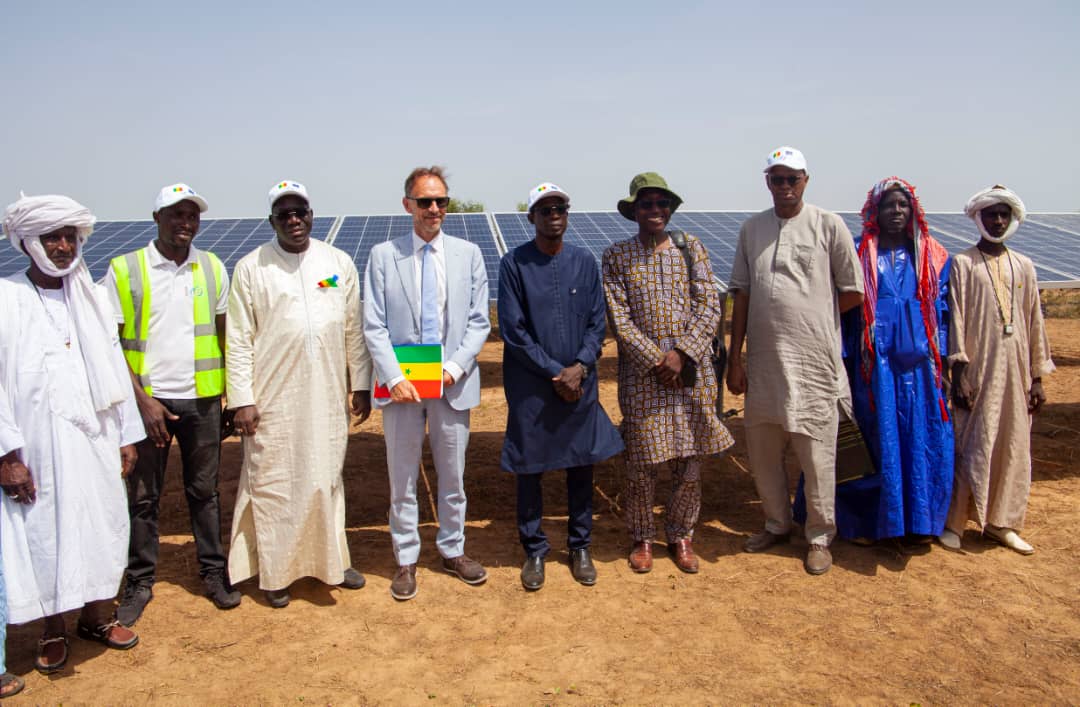 Partenariat UE-Sénégal💡: La mini centrale 🔆 inaugurée au village de Naouré Central fait partie d'un vaste programme pour amener l'électricité à 78 villages ruraux et à 50000 personnes à travers le pays. Ici à Naouré plus de 300 habitants en bénéficient. 
#GlobalGateway #JETP