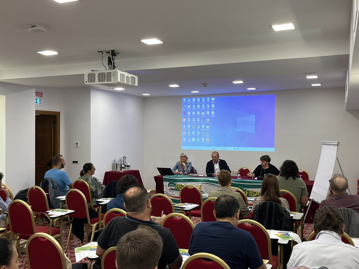 FisascatCisl75's tweet photo. #Formazione Al via a Roma il primo dei tre seminari su #Bilateralità e #Welfare promossi dalla #FisascatCisl e destinati a delegati, operatori e dirigenti delle strutture territoriali e regionali https://t.co/Vbx7gUPEfJ