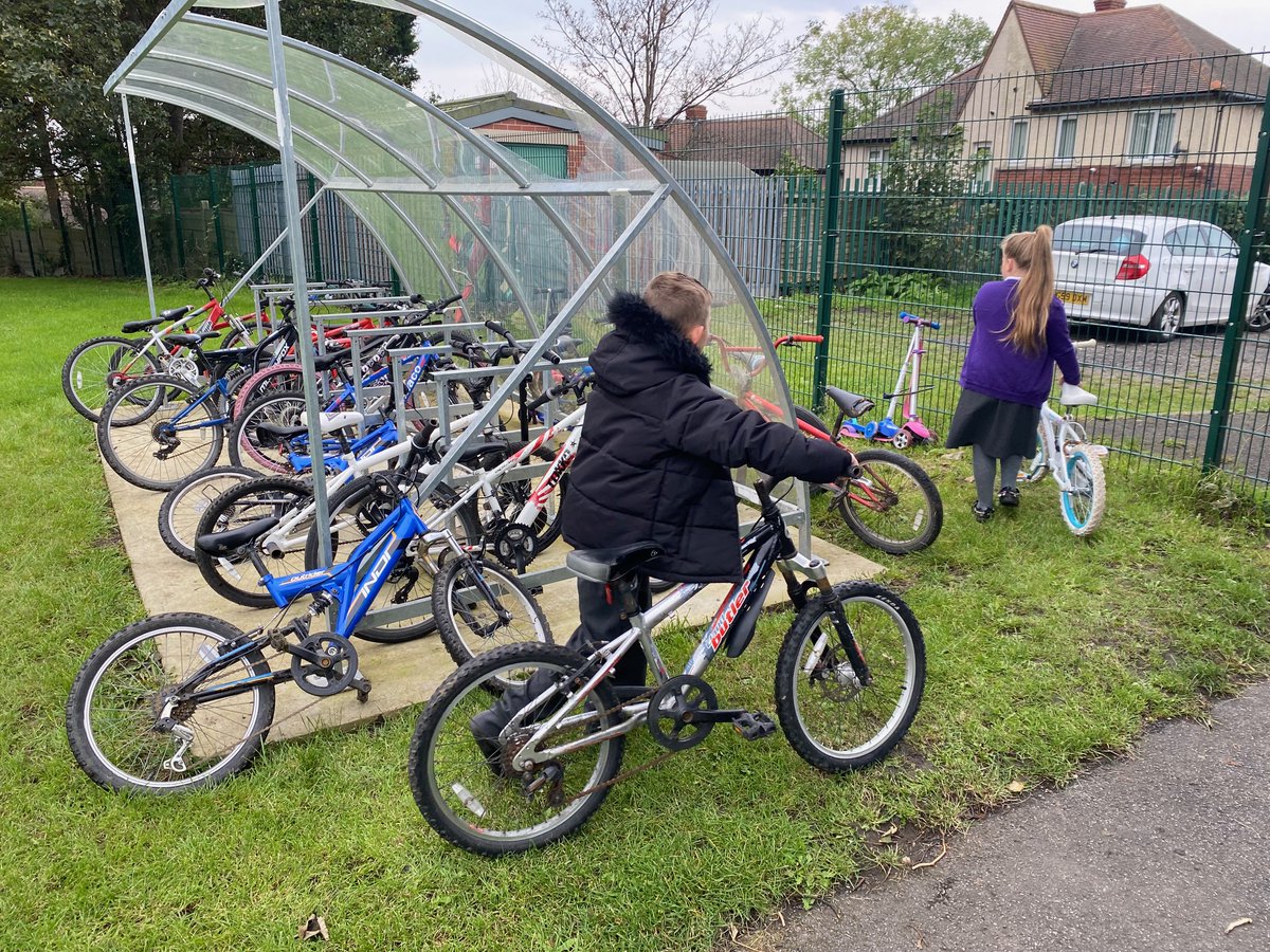 OPA_ParkHill's tweet photo. Wheelie Wednesday started with a bang! The bike shed was full as children from all key stages added to their 60 mins of daily activity.
🚴‍♂️💜🚴‍♂️💜🚴‍♂️💜🚴‍♂️💜🚴‍♂️ https://t.co/vbY6bH9ncc