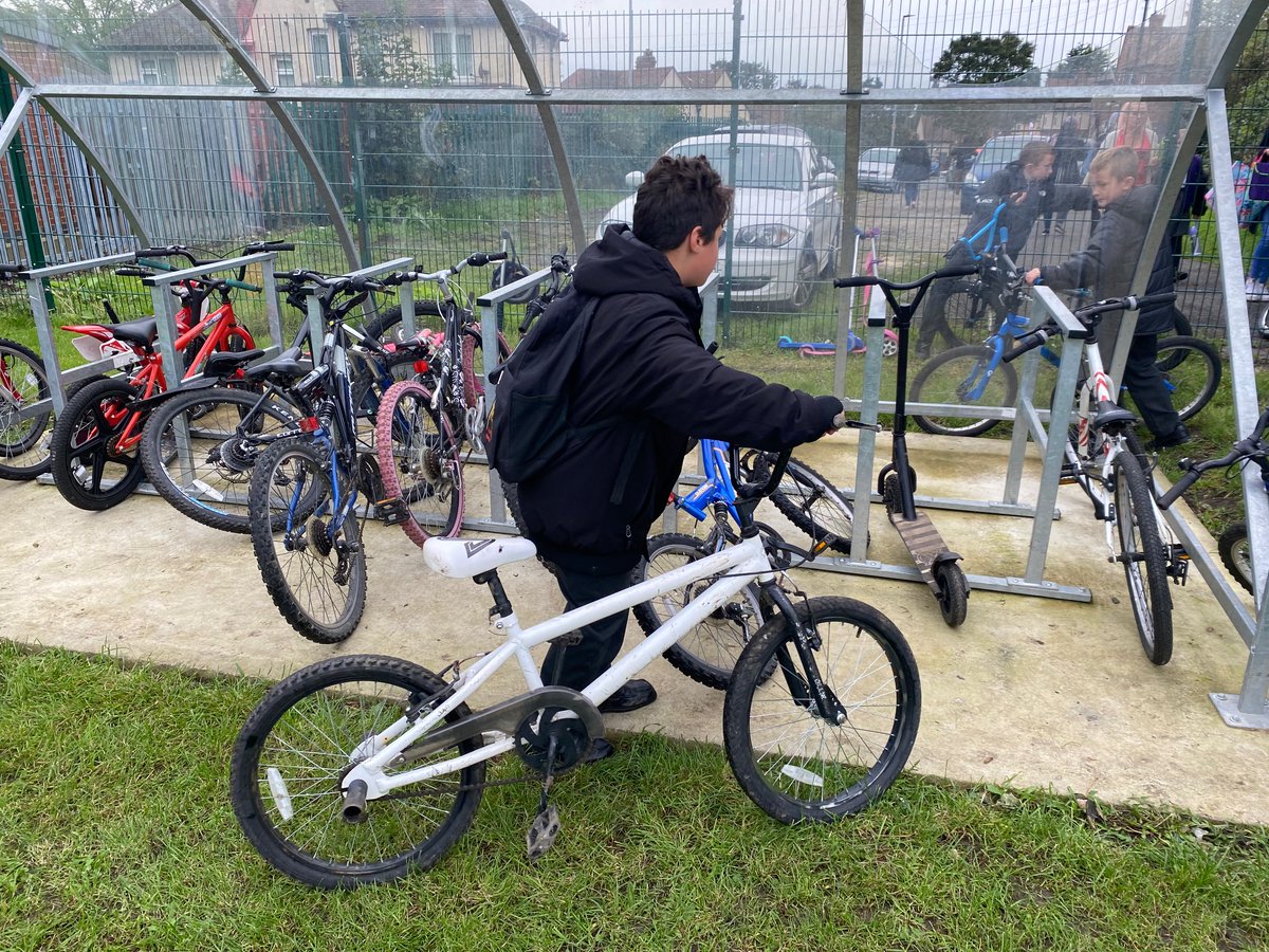 OPA_ParkHill's tweet photo. Wheelie Wednesday started with a bang! The bike shed was full as children from all key stages added to their 60 mins of daily activity.
🚴‍♂️💜🚴‍♂️💜🚴‍♂️💜🚴‍♂️💜🚴‍♂️ https://t.co/vbY6bH9ncc