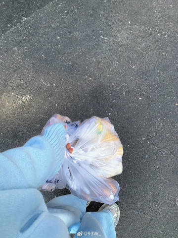Alejan10011's tweet photo. It’s hard to imagine that I queued for an hour and a half to buy meat shaobing https://t.co/jGYMRI7U3z