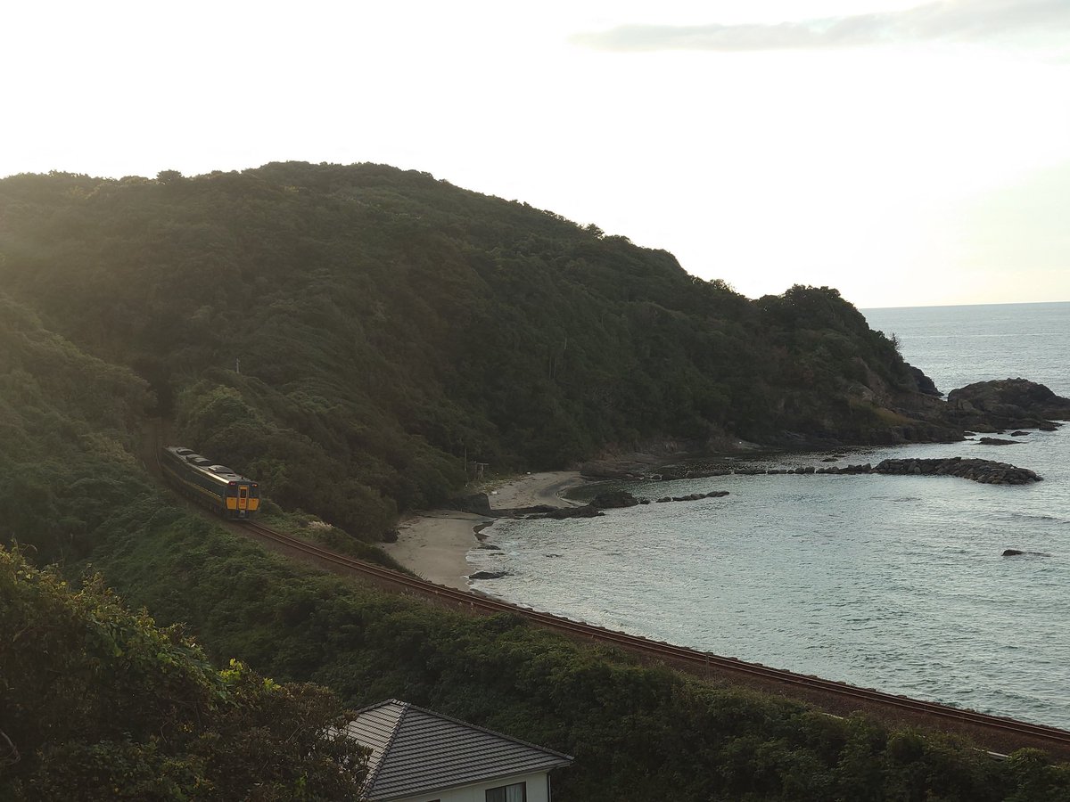 SAKOY10's tweet photo. 同じ場所にて
「特急 (スーパーおき5号) 新山口」 https://t.co/OqGJLMofH0