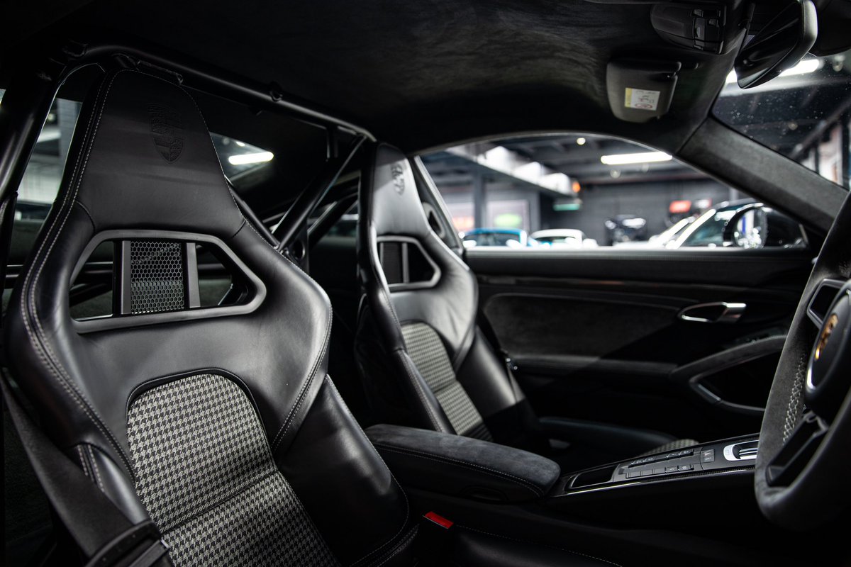 The first owner of this stunning 991.2 GT3 clearly had an appetite to tick as many factory options as possible, resulting in a GT3 with a specification that is second to none.

jzmporsche.com/cars/porsche-9…