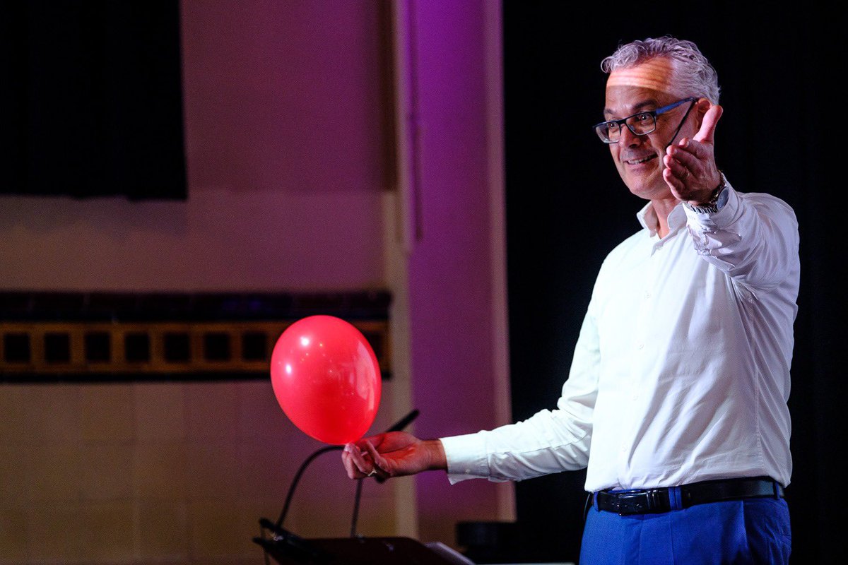 PRESENTATIETIP: Every-body? 
Aansprekend zijn doe je niet alleen met woorden. Ook met je lichaam kun je je boodschap veel kracht bijzetten. Hoe? Je leert het 10 november. Training Personal Branding. Dé Klantenmotor. 
Early Bird-tickets nog ‘n paar dagen: toppresentaties.nl/hoe-krijg-ik-m…