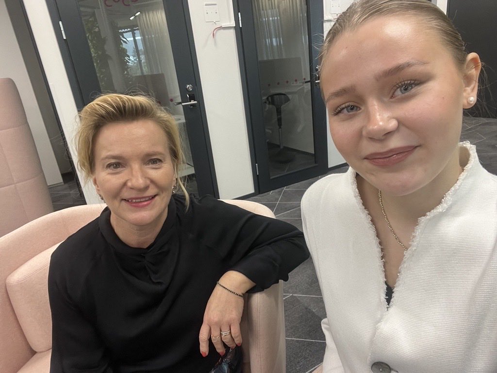 Mari Pekonen-Ranta (@marihepr) on Twitter photo Vauhdikas ja hauska työpĂ€ivĂ€ âŠ<a href="/finanssiala/">Finanssiala</a>â© meillĂ€ tĂ€nÀÀn tiedossa! PĂ€ivÀÀni seuraa Alva Tiirikkala HĂ€meenlinnan Lyseon lukiosta #NYTJobShadow Vauhdikas ja hauska työpĂ€ivĂ€ âŠ<a href="/finanssiala/">Finanssiala</a>â© meillĂ€ tĂ€nÀÀn tiedossa! PĂ€ivÀÀni seuraa Alva Tiirikkala HĂ€meenlinnan Lyseon lukiosta #NYTJobShadow