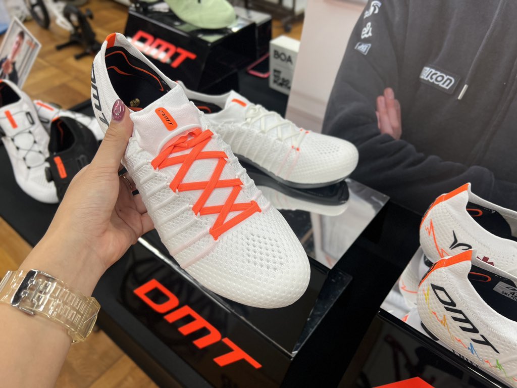 macaroncoloram's tweet image. こ、これは・・・！🤍🧡

#DMTCycling
#KRSL
@MizutaniBicycle