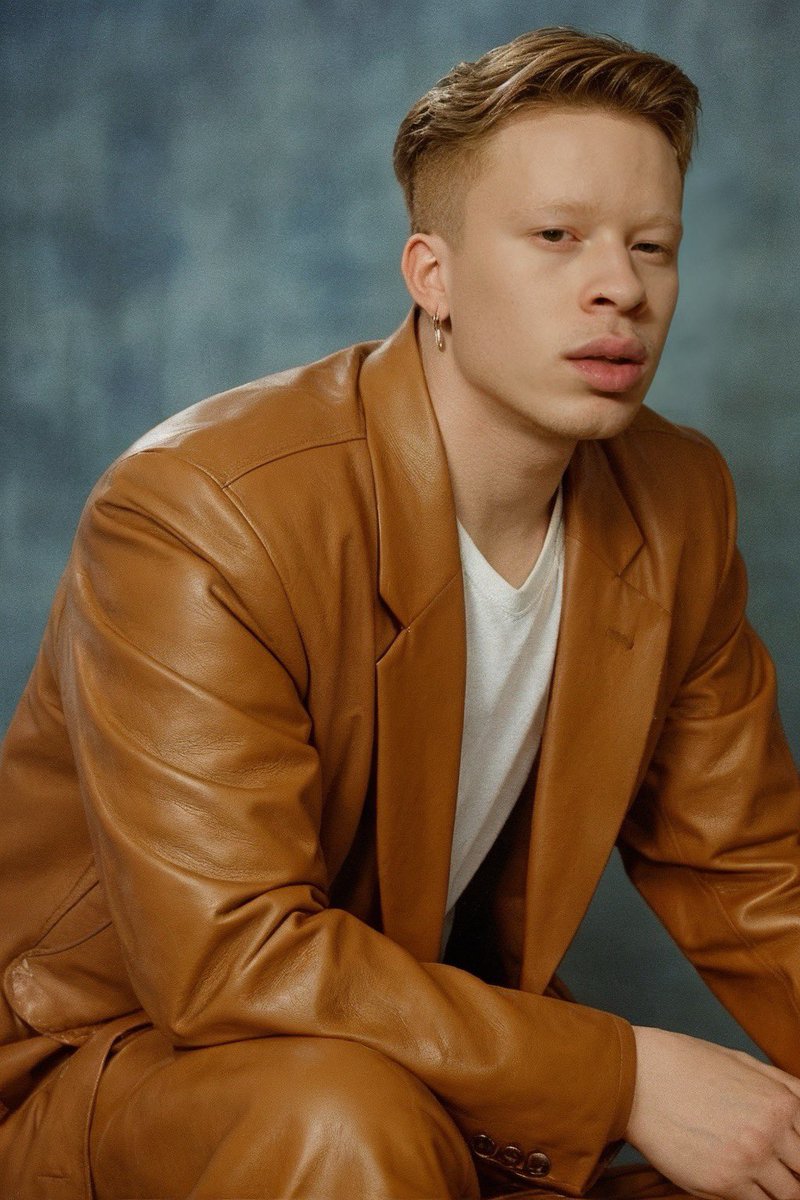 I just might dye my hair black 😂😂😂😂📕🍎