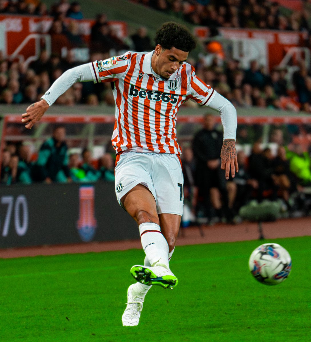 Thrilled to have been able to capture the match last night between <a href="/stokecity/">Stoke City FC</a> and <a href="/SouthamptonFC/">Southampton FC</a> 🔴⚪️⚽️ what a pinch me moment! 

#SCFC <a href="/Neil_Moxley/">Neil Moxley</a> <a href="/AngelaSmith_/">Angela  Smith.</a> <a href="/scfcchina/">SCFCCHINA</a> <a href="/SwedishStokies/">Swedish Stokies</a> <a href="/BBCSport/">BBC Sport</a> <a href="/BBCRadioStoke/">BBC Stoke & Staffordshire</a> <a href="/StokeCityLive/">Stoke City Live</a> <a href="/Sotlive/">StokeonTrentLive</a>