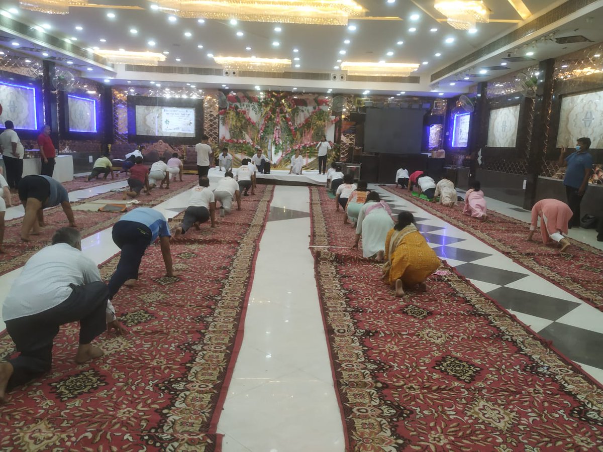 EatRightCentra1's tweet photo. Department of Food Safety, GNCTD  organised Yoga Session cum Millets Mela today on 04.10.2023 in Central District. As a holistic approach for  our wellbeing   let's include #yoga &amp; #Millets in our daily lyf @foodsafetydelhi @NehaBansal31 https://t.co/23lqAYwq7c