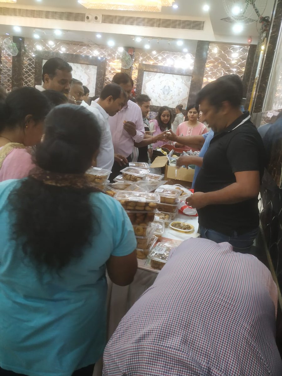 EatRightCentra1's tweet photo. Department of Food Safety, GNCTD  organised Yoga Session cum Millets Mela today on 04.10.2023 in Central District. As a holistic approach for  our wellbeing   let's include #yoga &amp; #Millets in our daily lyf @foodsafetydelhi @NehaBansal31 https://t.co/23lqAYwq7c