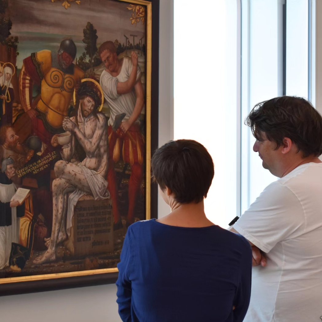 Muenchenkolleg's tweet photo. 1/2 Ein paar Bilder unseres Kollegium beim Besuch im #Diözesanmuseum #Freising. Zu sehen gab es #Kunst &amp; Objekte rund zum Thema #Religion und #Glauben von der #Spätantike bis heute. 
#Erwachsenenbildung #Münchenkolleg #kostenlosAbiturNachholen #AbiturNachholen #zweiterBildungsweg https://t.co/n08Aa83R5f
