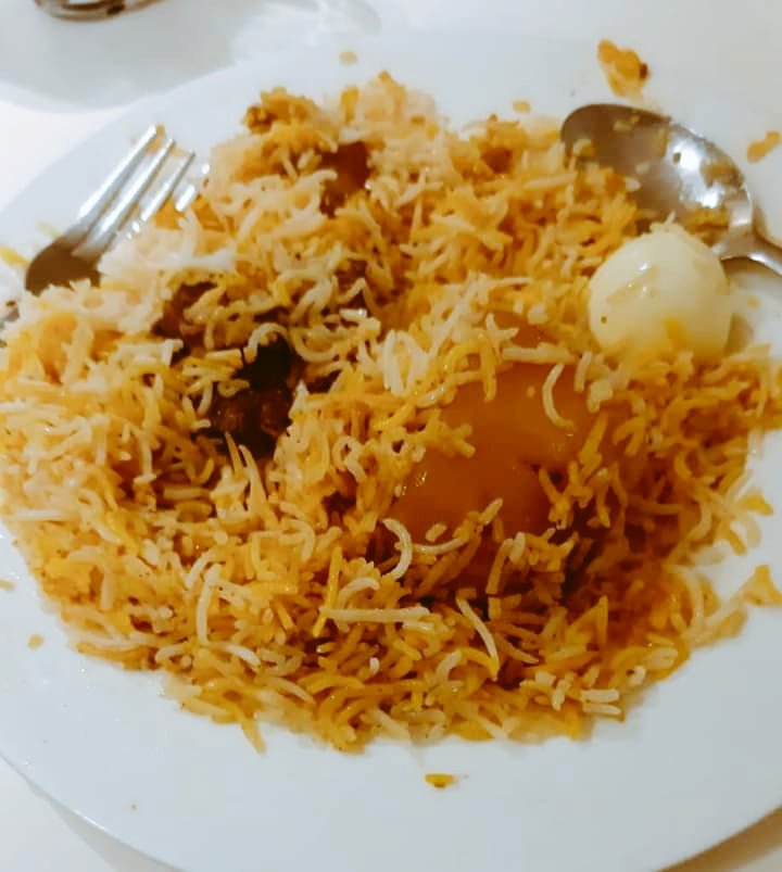 bebotwitz's tweet photo. Sorry vaya katta mudila ๐คญ
Veetuku theriama sambavam ๐คฃ๐
Puratasi paridhabangal๐คฃ๐๐ญ
Mutton biriyani mutton fry yummy๐คฉโค๐
#lunchtime #Dayoutwithfriends https://t.co/GCn7iSTYGK