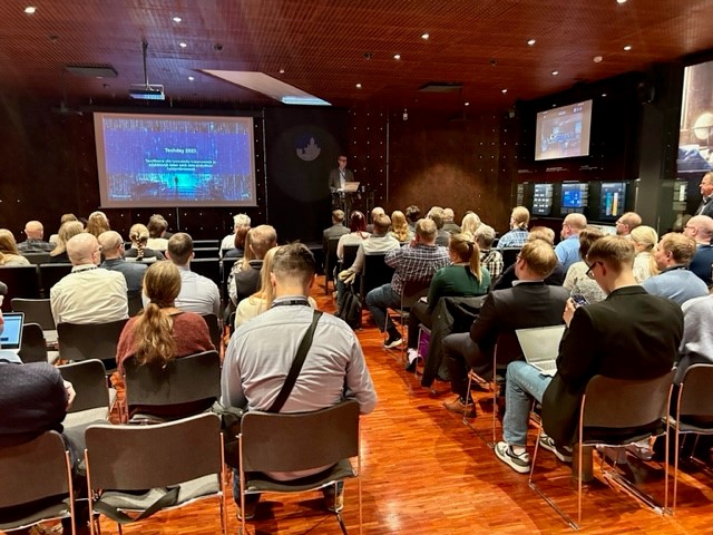 SuomenPankki's tweet photo. Maanantainen #Techday keräsi datataloudesta kiinnostuneita @suomenpankki ja @FIN_FSA asiantuntijoita aiheen äärelle. Vs. johtokunnan jäsen @VirolainenKimmo avasi tilaisuuden:Tavoitteenamme on olla tunnustettu huippuosaaja ja edelläkävijä datan ja data-analytiikan hyödyntämisessä. https://t.co/nw7HDHeg79