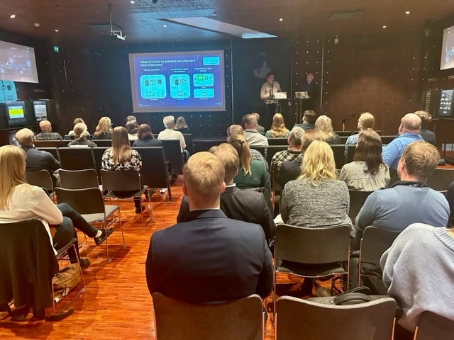 SuomenPankki's tweet photo. Maanantainen #Techday keräsi datataloudesta kiinnostuneita @suomenpankki ja @FIN_FSA asiantuntijoita aiheen äärelle. Vs. johtokunnan jäsen @VirolainenKimmo avasi tilaisuuden:Tavoitteenamme on olla tunnustettu huippuosaaja ja edelläkävijä datan ja data-analytiikan hyödyntämisessä. https://t.co/nw7HDHeg79