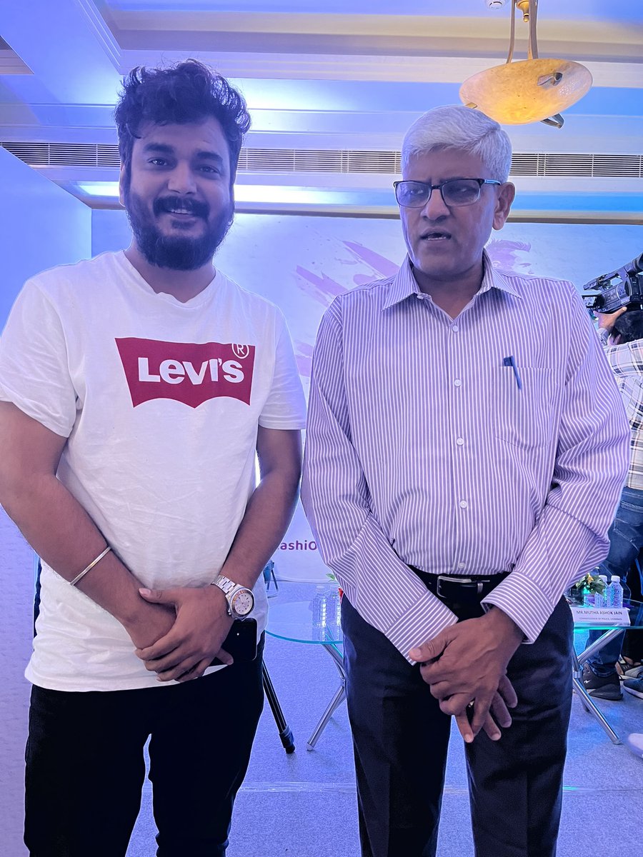 rjshashankredfm's tweet photo. शहर मे हो रही सड़क दुर्घटनाओ पर कुछ बातें की है हमने श्री मुथा अशोक जैन से
कल सुनिएगा #MorningNo1 pe subah 10 बजे
#varanasipolice #MuthajainIPS
#morningno1 #rjshashank #bajaateraho @Muthajain @varanasipolice https://t.co/8FebmZ44nK