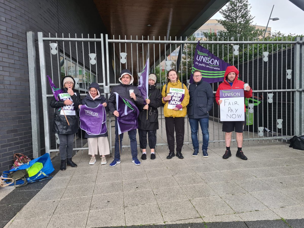 UNISON Scotland Higher Education (@unison_scot_he) on Twitter photo Solidarity to our UNISON comrades on picket lines in Fife, Glasgow Clyde and Dundee and Angus colleges this morning fighting for fair pay in FE! đ˘â
#fightforfe
#WereWorthMore
#fairpaynow
<a href="/unisonscot/">UNISON Scotland</a> Solidarity to our UNISON comrades on picket lines in Fife, Glasgow Clyde and Dundee and Angus colleges this morning fighting for fair pay in FE! đ˘â
#fightforfe
#WereWorthMore
#fairpaynow
<a href="/unisonscot/">UNISON Scotland</a>