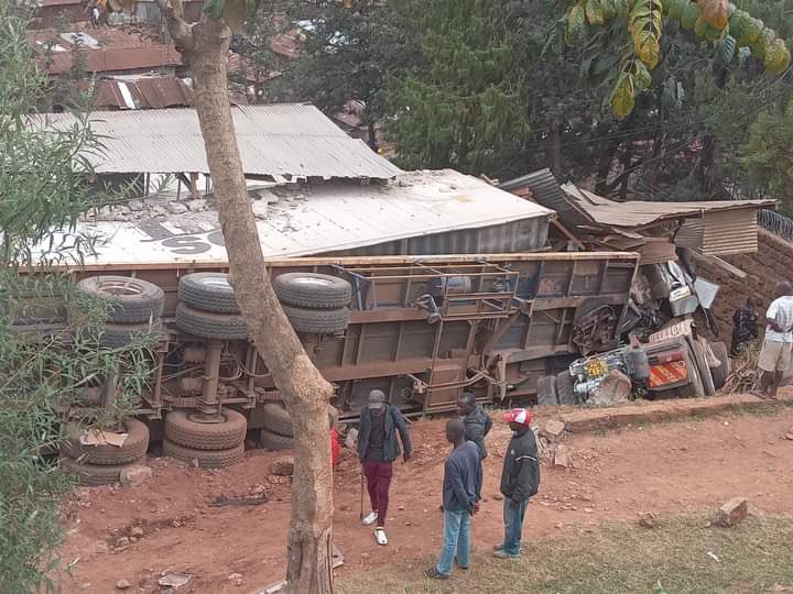 TONYANGO's tweet photo. @KeNHAKenya @KURAroads  @kipmurkomen  how would bumps have stopped a lorry that lost brakes? We really need engineers making decisions not the guys from finance or front desk. https://t.co/i973mjCmzv