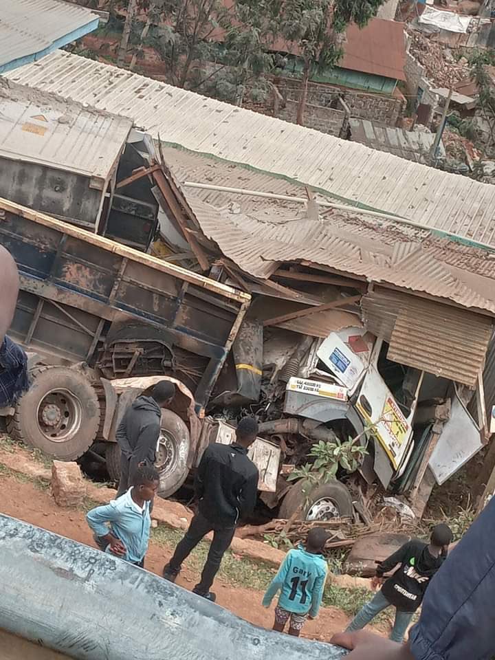 TONYANGO's tweet photo. @KeNHAKenya @KURAroads  @kipmurkomen  how would bumps have stopped a lorry that lost brakes? We really need engineers making decisions not the guys from finance or front desk. https://t.co/i973mjCmzv