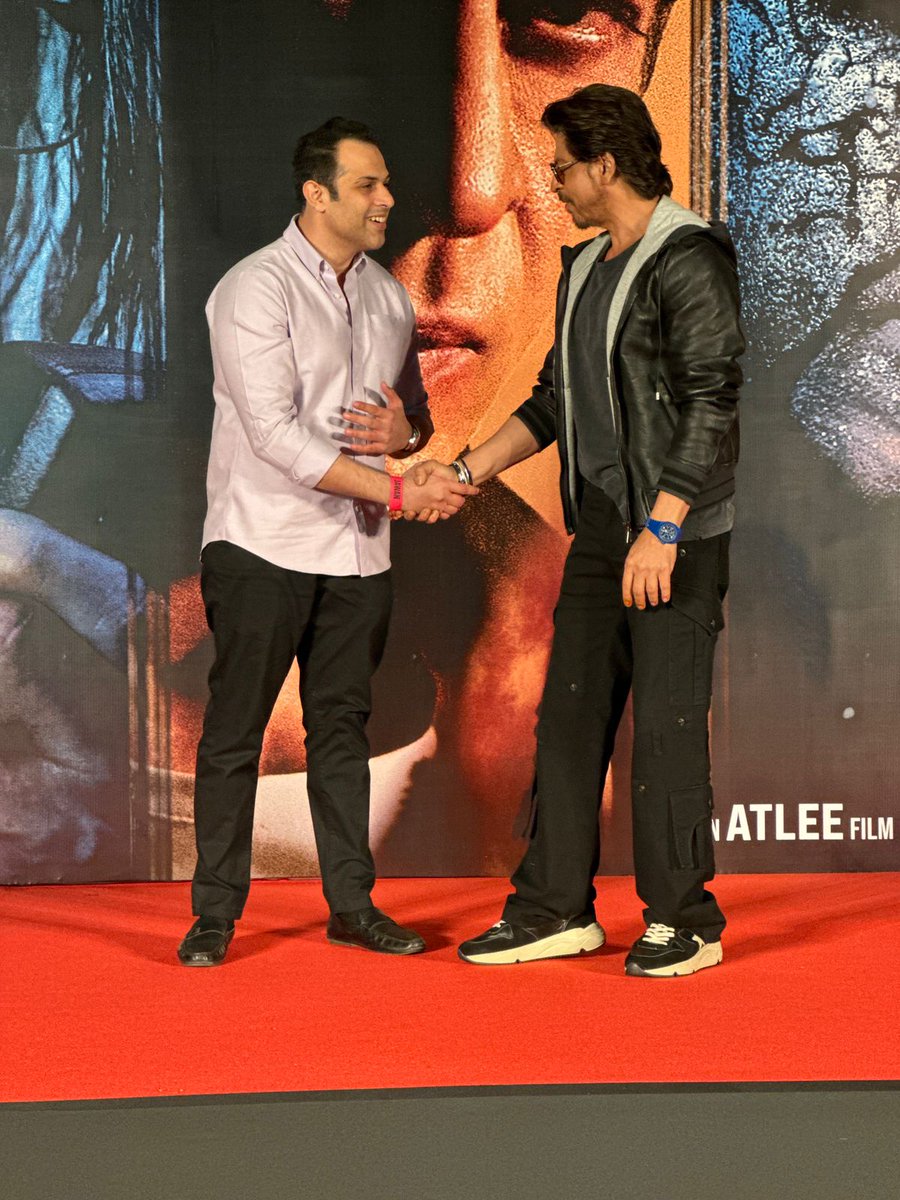 SRKGhaziabadFC's tweet photo. Ikram Elahi, Managing Director, United Pressure Cookers Ghaziabad Uttar Pradesh, meet #SRK yesterday. ❤️
@iamsrk @RedChilliesEnt @SRKCHENNAIFC @unitedcookware
#Jawan #JawanEvent #JawanBlockBuster #ShahRukhKhan https://t.co/4p8gUoavVN