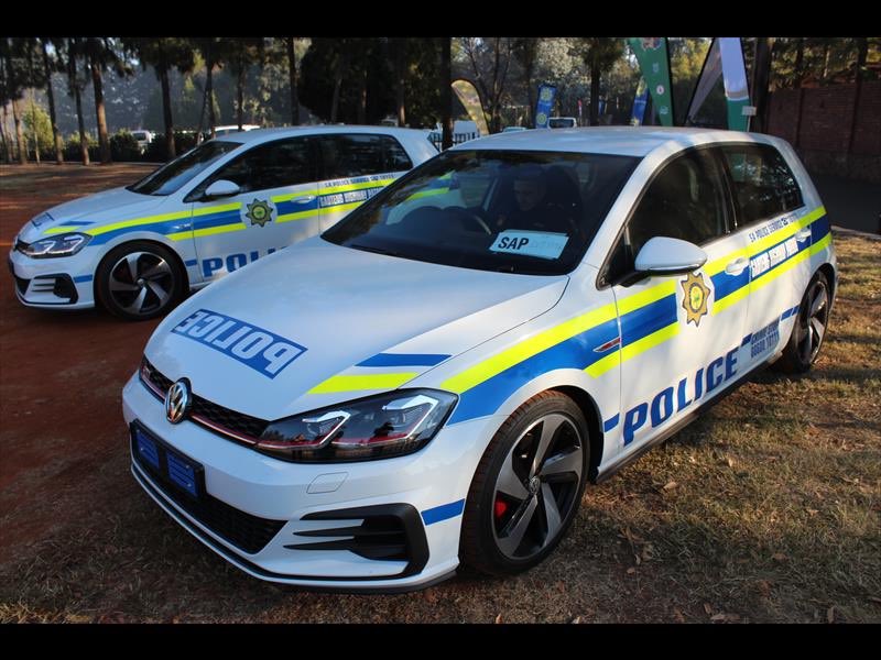 JosiahThobejane's tweet image. Don’t even try out-running these

BMW 128ti &amp;amp; M140i
VW Golf 7.5 GTI
Ford Focus 3.5 ST

What a way to spend my taxes 😍😍