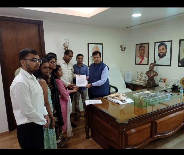 pallavi63222849's tweet photo. काल आपल्या ITI Instructor भरती च्या मागण्यांना पाठिंबा देऊन सदर जबाबदार #dvet च्य अधिकाऱ्यांना व मंत्र्यांना स्वतः भेटून माहिती घेतली व पुढे ही अगदी joining पर्यंत मदत करण्याचे आश्वसन दिलं त्याबद्दल आदरणीय आमदार @mlamangeshbjp यांचे मनःपूर्वक आभार. 🙏🏻 https://t.co/twuADonZ4c