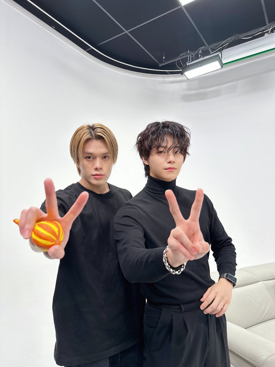 📻 231004 #손준형 #프린스
Arirang Radio "RADIO' CLOCK" 완료
⠀
곧 한글날이라서 오늘 라디오클락에서 한글만 있는 케이팝 노래들을 소개해봤습니다! 날씨가 점점 추워지니 따듯하게 입고 다니세요 ^^
　⠀
#GHOST9 #고스트나인 #SONJUNHYUNG #PRINCE #Arirang_Radio #Radio_Clock #KOREAPEDIA