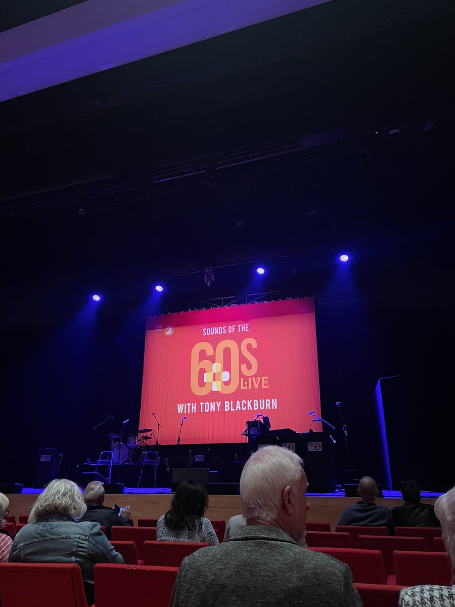 Saw <a href="/tonyblackburn/">Tony Blackburn OBE.</a> at <a href="/Thehexagon/">The Hexagon, Reading</a> last night. The live band and singers were absolutely brilliant. So many of my favourite songs and plenty of stories from Tony. 
Singing along to Hey Jude with the audience was magic.