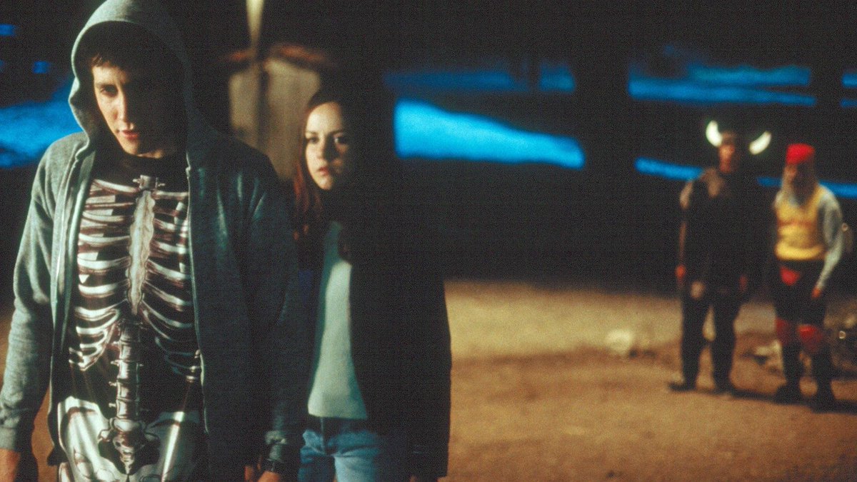 ECUfilmfestival's tweet photo. 📽️Good morning film lovers!

Today's recommendation: 'Donnie Darko' (2001) directed by Richard Kelly 

#film #cinema #movie #DonnieDarko #RIchardKelly #JakeGyllenhaal #moviestills #DrewBarrymore #SethRogan #independentcinema #filmfestival #cinematography #colour #filmrec https://t.co/LBAI383eT1