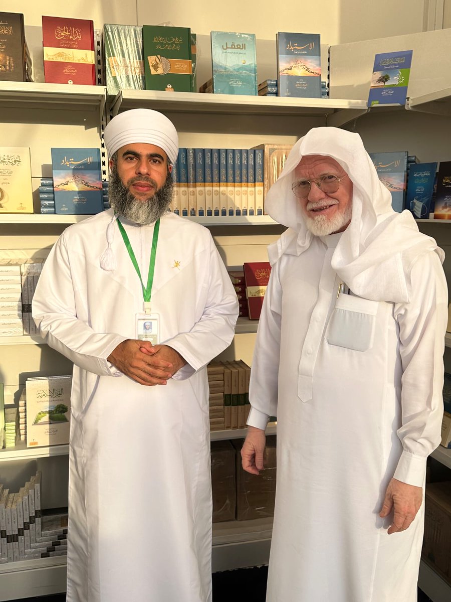 جانب من زيارة الدكتور محمد بن إبراهيم السعيدي عضو هيئة التدريس بجامعة أم القرى لمنصة #الكلمة_الطيبة في #معرض_الرياض_الدولي_للكتاب_2023