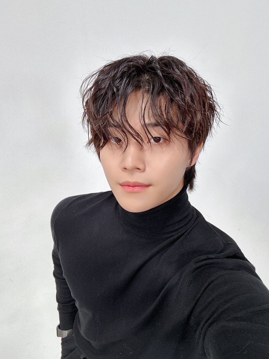 GHOST9OFFICIAL's tweet photo. Today, we talked about 한글! Had a great time both introducing and learning 한글 and pure Korean! See you on next episode😎

#SONJUNHYUNG #손준형 https://t.co/yD06mgptCG