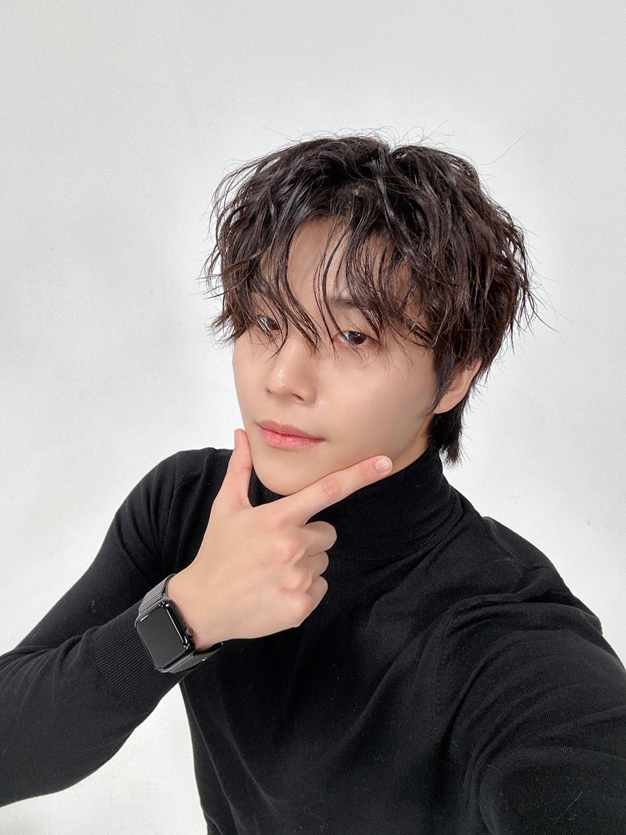 Today, we talked about 한글! Had a great time both introducing and learning 한글 and pure Korean! See you on next episode😎

#SONJUNHYUNG #손준형