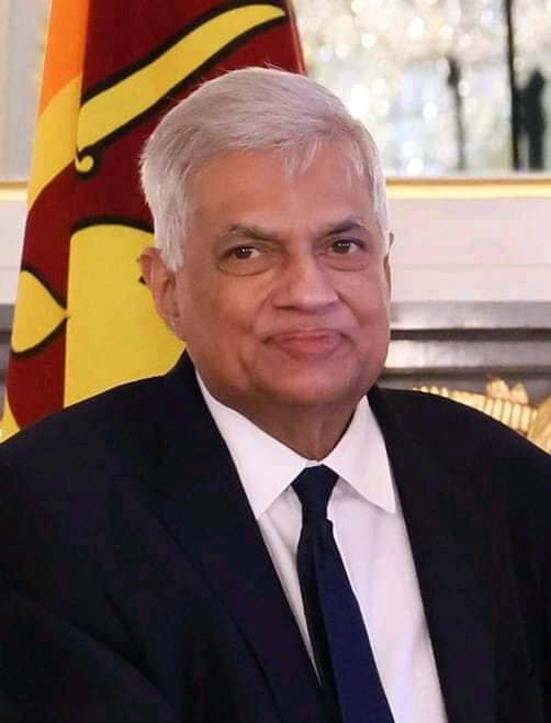 URGamage's tweet photo. AL OL තියන්න දවසක් තීරණය කරගන්න බෑ

ප්‍රමිතියක් තියෙන බෙහෙත් ටිකක් දීගන්න බෑ

වටේටම වෙච්ච ණය ගෙවාගන්න බෑ

ආදායම් උපයන ආයතනවල දූශණ නවත්තගන්න බැ

බඩු මිල වැඩි වෙන 1 නවත්තගන්න බෑ

ඒත් පිනා අහනවා "Do you think we're second class" කියලා

රෙද්දේ රෙවුනට බෙට්ටේ කැටයම් කියන්නේ මේවට තමා. https://t.co/EV2Yb1a2XL