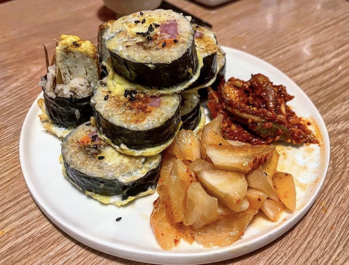 ✅ W3W (Web3Wednesday)

오늘도 어김없이 찾아온 웹쓰리웬즈데이🙃
오늘 오시는 웹쓰리 피플들에게는 계란물을 이쁘게 묻힌 맛난 김밥과 오징어젓갈 파김치를 드립니다 :)
사진은 참고사진입니다 더 맛나게 드릴게요🧡
#금야포차 #숨으러오세요🫰🏻