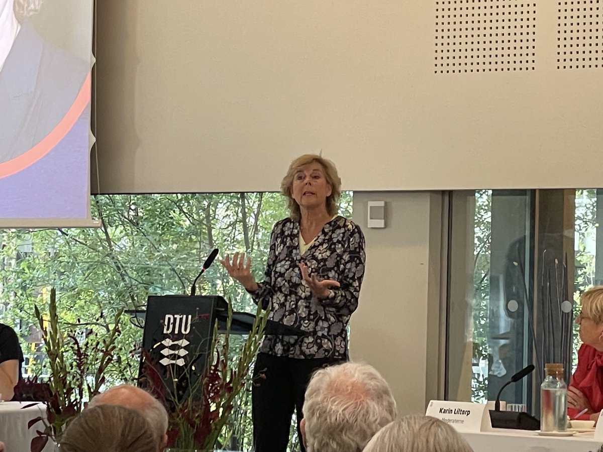 ⁦@CoHedegaard⁩ om national forskningstrategi og den grønne omstilling på #dtutopmøde - med en vigtig sidebemærkning; “stop nu den modregning i forskningsbudgettet når dygtige danske forskere hjemtager midler fra EU” ⁦@Danskeuni⁩ håber ordførerne tager noter 😊