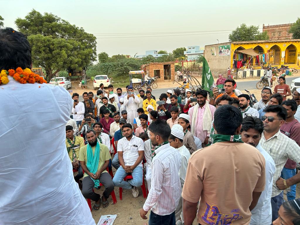 AIMIM__MEWAT's tweet photo. इमरान नवाब AIMIM का ज़बर्दस्त स्वागत कामा विधानसभा ✊
#AIMIM
@asadowaisi
@jameelwecan
@IMRANAIMIM1
@raj_aimim
@aimim_national https://t.co/mxttPK1nmK
