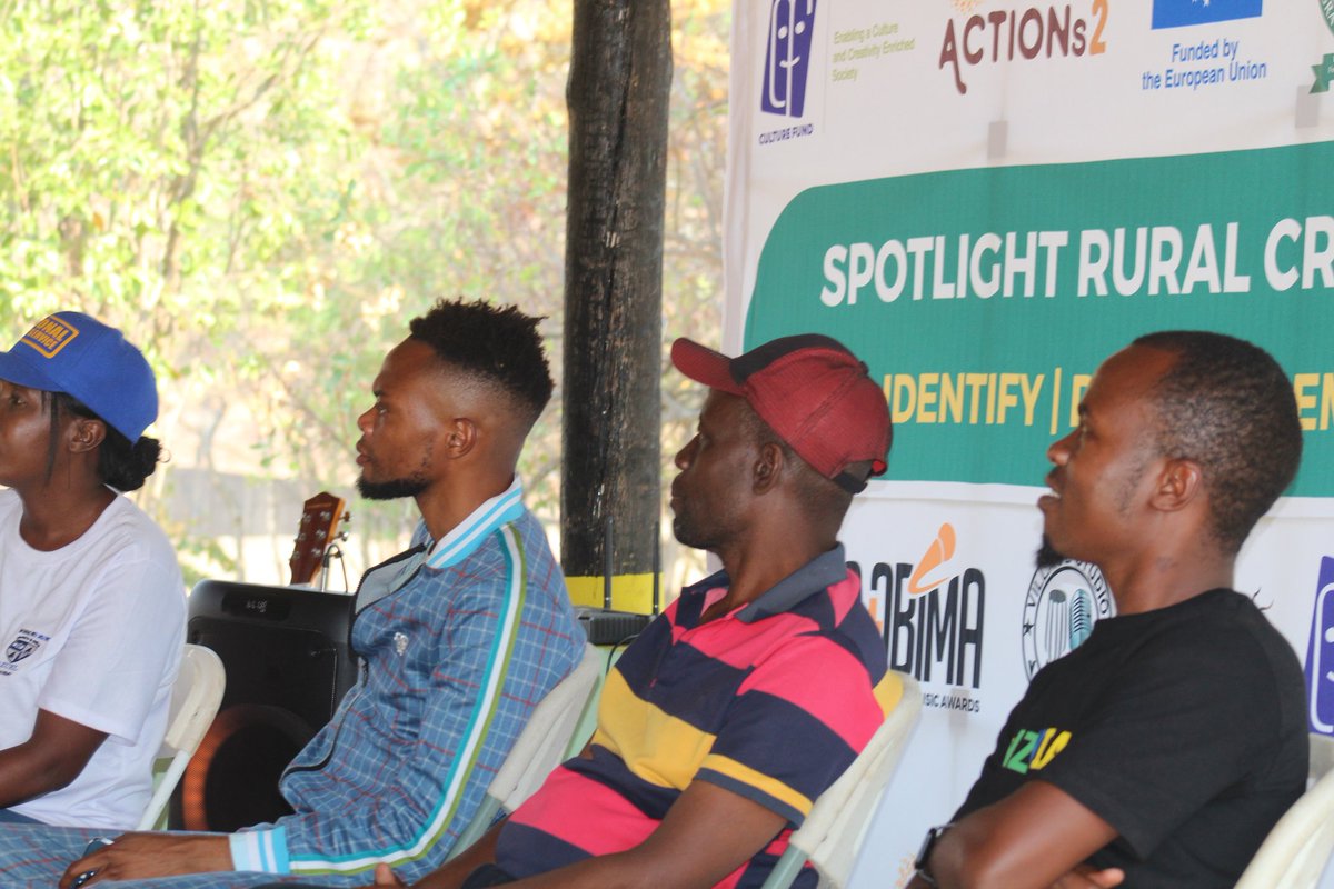 simukaupenye's tweet photo. #Day2 #MusiciansBootCamp

It was a great honor to have the Honorable MP J. Mapiki of Shamva South Constituency addressing musicians during the bootcamp. @culturefundzim @euinzim #SIYA2023 #SRC4SDGs https://t.co/gIDQxkrteY