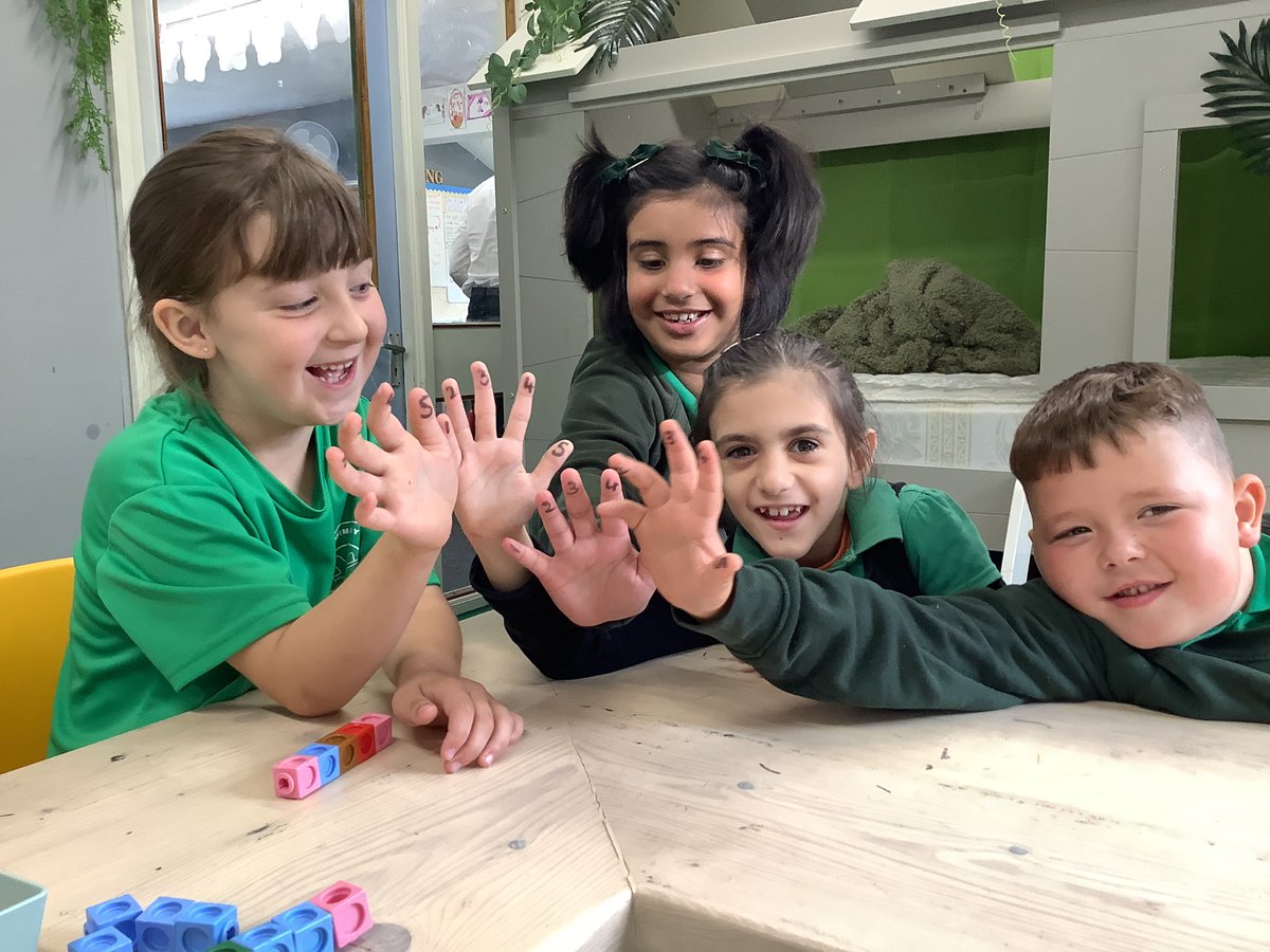 Misbourne_WPA's tweet image. Counting in 5’s this morning in maths! #WatersideMaths