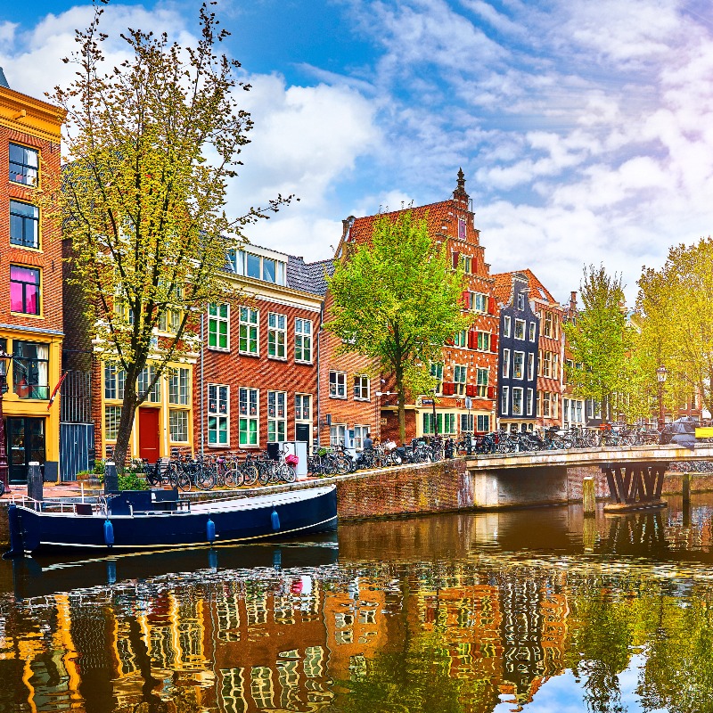 dmuleicester's tweet photo. How does a trip to Venice, Berlin, Paris or Brussels sound? ✈🏖🎉

Students are being offered incredible opportunities to visit some of the world’s great cities through the university’s @DMUglobal scheme 🤩 ⬇

#MadeFromMore