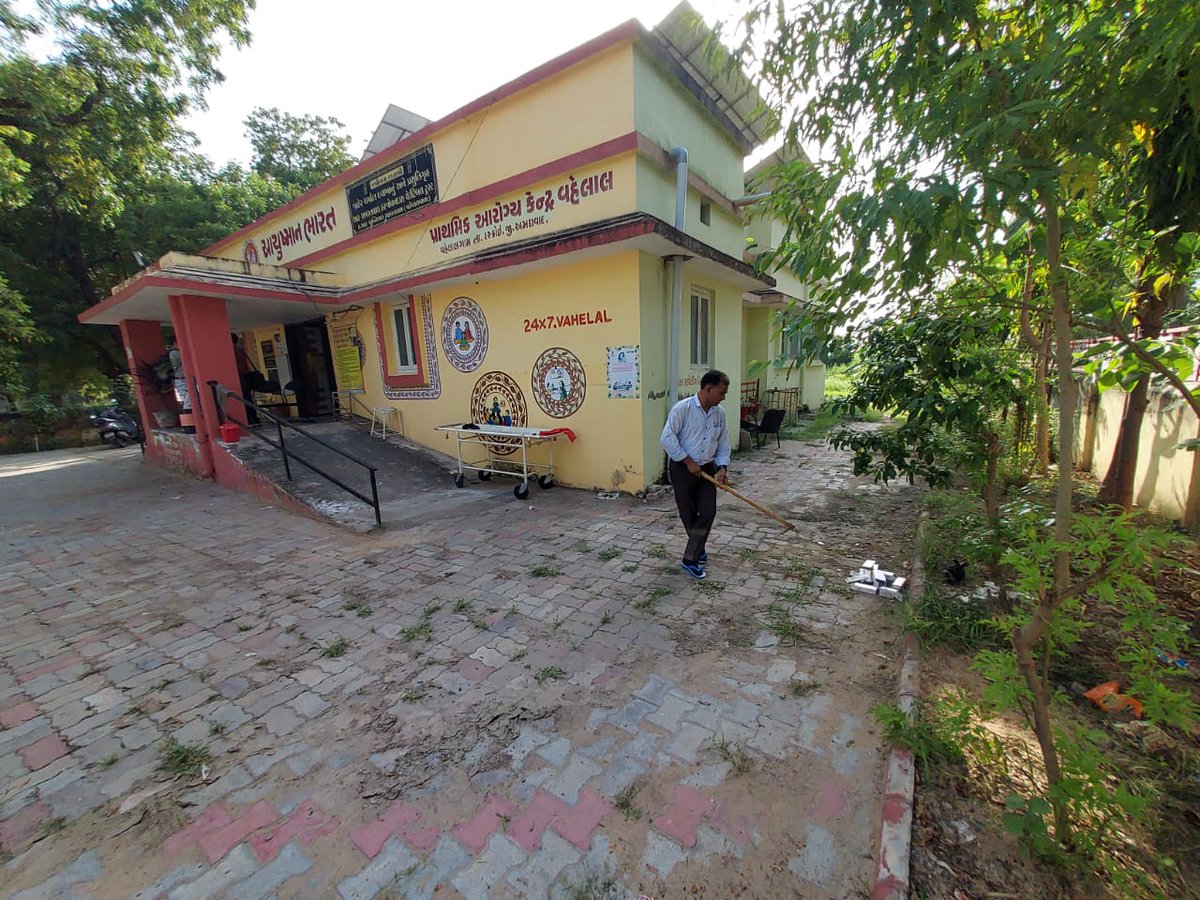 SbccGrup's tweet photo. આયુષ્માન ભવઃ કાર્યક્રમ અંતર્ગત સ્વચ્છતા અને આયુષ્માન કાર્ડ કાઢવાની કામગીરી કરવામાં આવેલ. https://t.co/ArItAAepVP