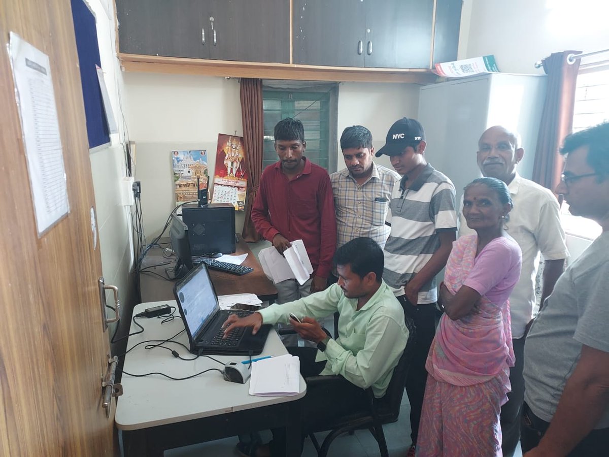 SbccGrup's tweet photo. આયુષ્માન ભવઃ કાર્યક્રમ અંતર્ગત સ્વચ્છતા અને આયુષ્માન કાર્ડ કાઢવાની કામગીરી કરવામાં આવેલ. https://t.co/ArItAAepVP