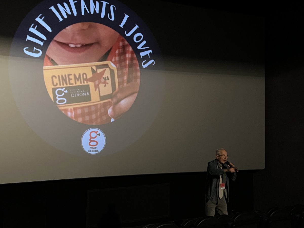 GIFF_Joves's tweet image. 🎥🌟 Novetats emocionants per aquest curs 23-24! Les nostres sales per al visionat dels curts seran en STREAMING 🚀 Prepareu-vos per a una experiència de cinema única des de la comoditat de les vostres aules🍿🎬 #Cinemaalaula #Curs2324 #StreamingMàgic 💻🪄🎉