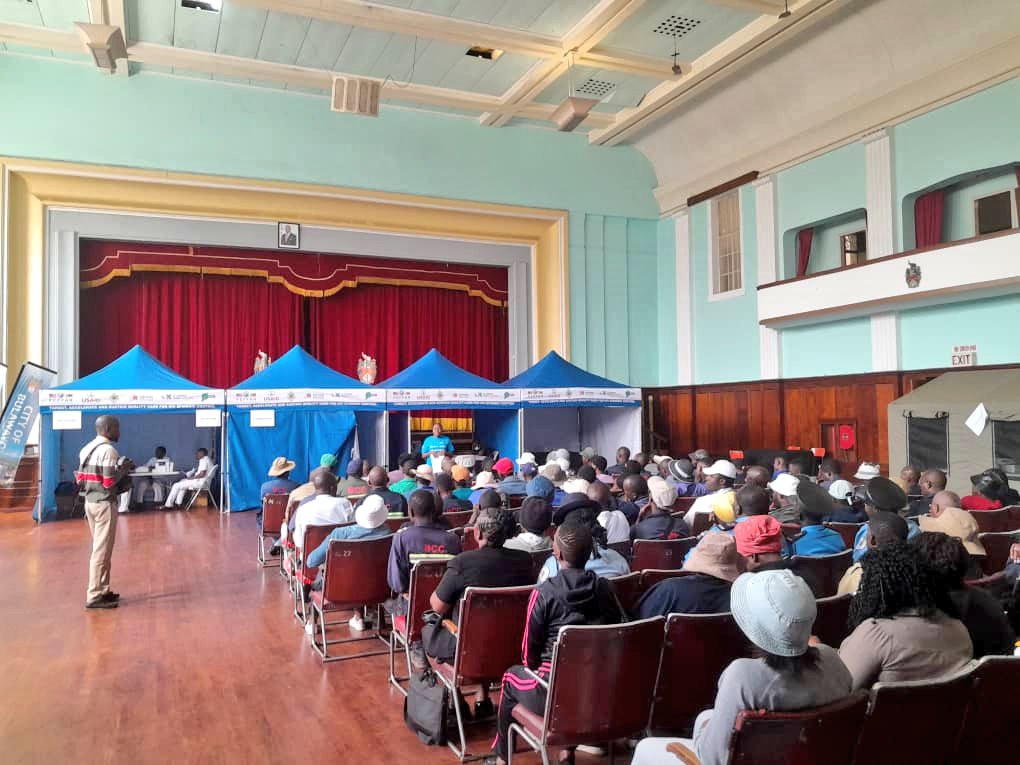 friendshipbench's tweet photo. It's that time of year for #EmployeeWellness events 🎗

So encouraged by government departments &amp; councils who are starting to include a #MentalHealth component in their wellness days 👏🇿🇼

Thank you to @CityofBulawayo, City Council, for hosting all of us! https://t.co/rj8OOLHPX9