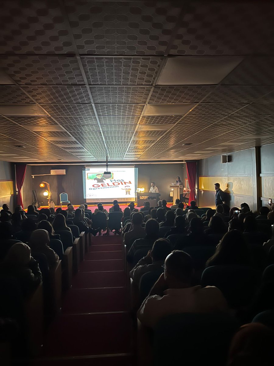 tutakmem's tweet photo. ++Okul müdürlerimiz ve öğretmenlerimizin katılımı ile “Hoş Geldin Öğretmenim” etkinliği düzenlendi. Kısa film, şiir ve müzik dinletisinin gerçekleştirildiği etkinlikte öğretmenlerimize meslek hayatlarında başarı dilekleri iletildi ve çiçek takdim edildi. https://t.co/lAWF5YqDtV