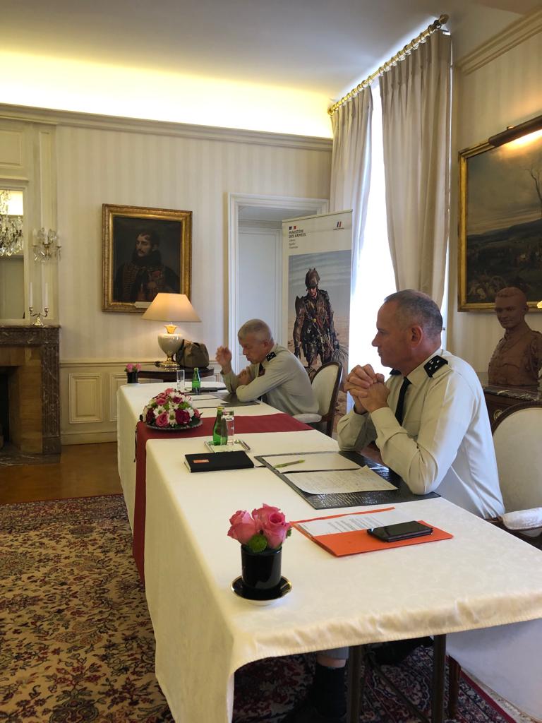 Chef d'état-major de l'armée de Terre (@CEMAT_FR) on Twitter photo 2023-10-04 09:03:10 Échanges à l’occasion de la conférence de presse de rentrée. L’opportunité d’expliciter nos projets RH pour une @armeedeterre d’emploi, jeune, attractive et représentative de la Nation. #TerreJeunesse Échanges à l’occasion de la conférence de presse de rentrée. L’opportunité d’expliciter nos projets RH pour une @armeedeterre d’emploi, jeune, attractive et représentative de la Nation. #TerreJeunesse