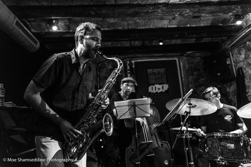 Bcn_Eixample's tweet photo. 🎶 Entre les propostes musicals de la #FMEsquerra, la biblioteca Esquerra de l'Eixample-Agustí Centelles ens proposa un concert de #jazz.
💿 Sergi Felipe Trio presenta el seu primer disc 'Biased Vision'.
🗓️Avui, 4/10
🕛18.30 h
📍Comte d’Urgell, 145
ℹ️https://t.co/cZQeHz6Rbu https://t.co/OFZb7irWHE